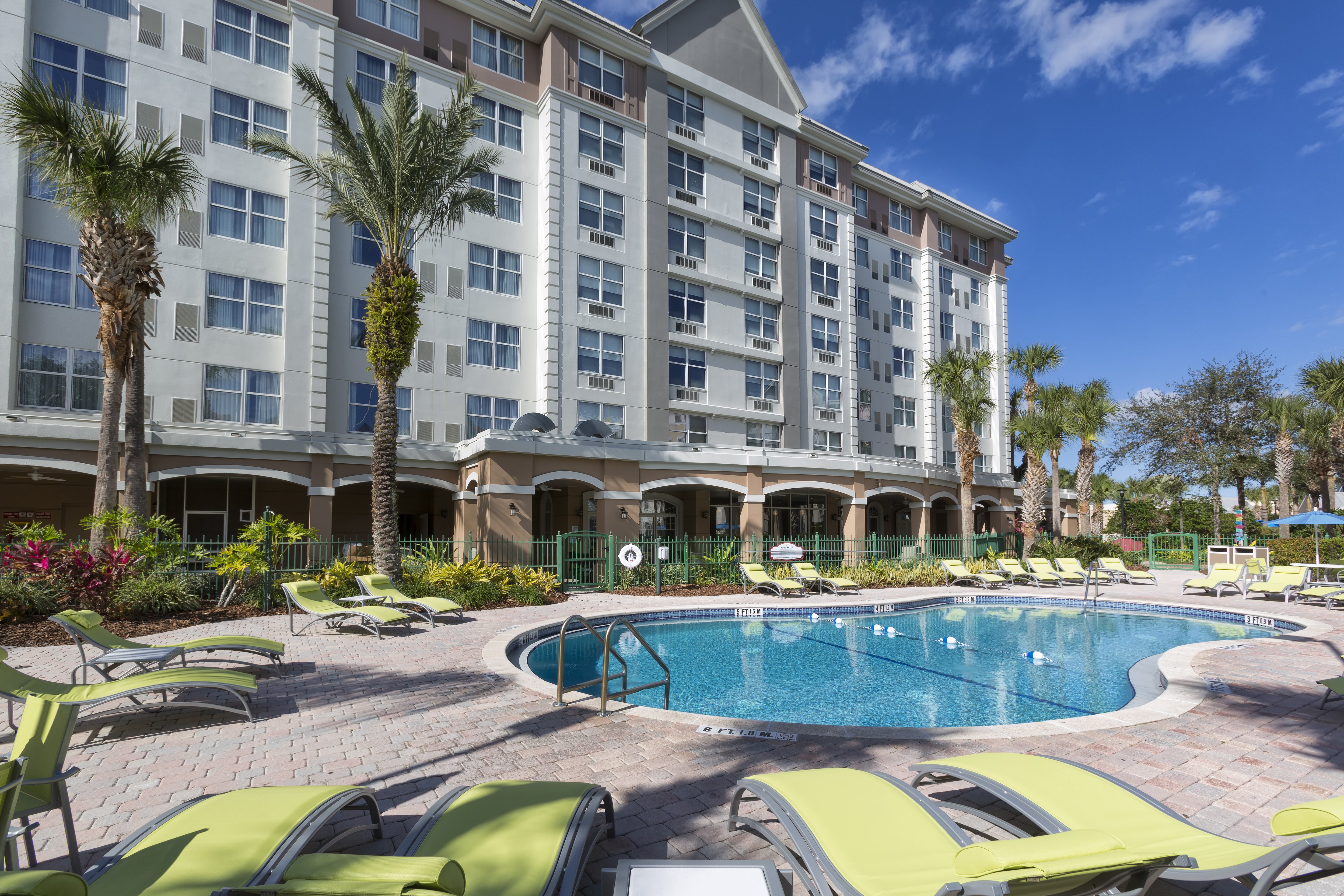 Holiday Inn Express & Suites S Lake Buena Vista, an IHG Hotel 20/66