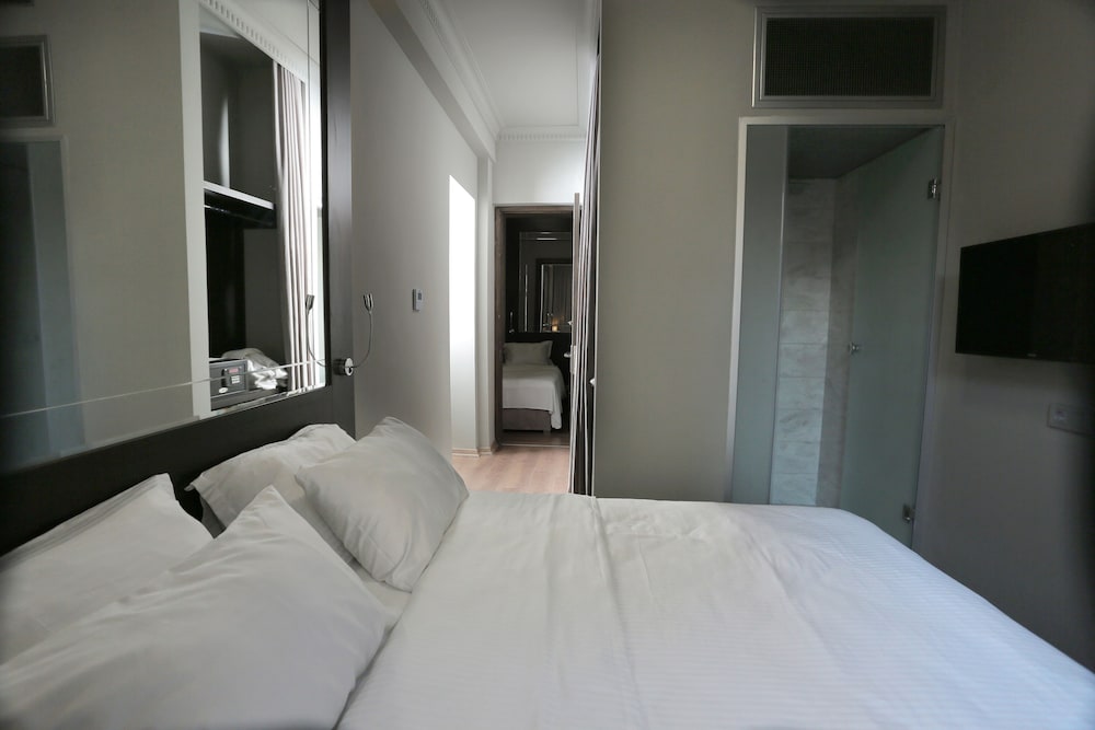 Ferman Pera Hotel 12/65