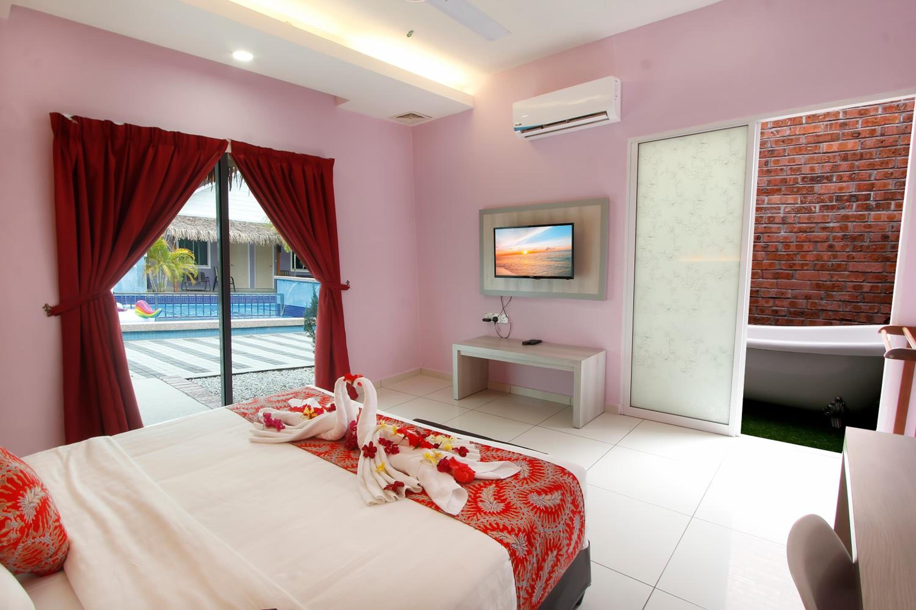 Bungalow, Pool View