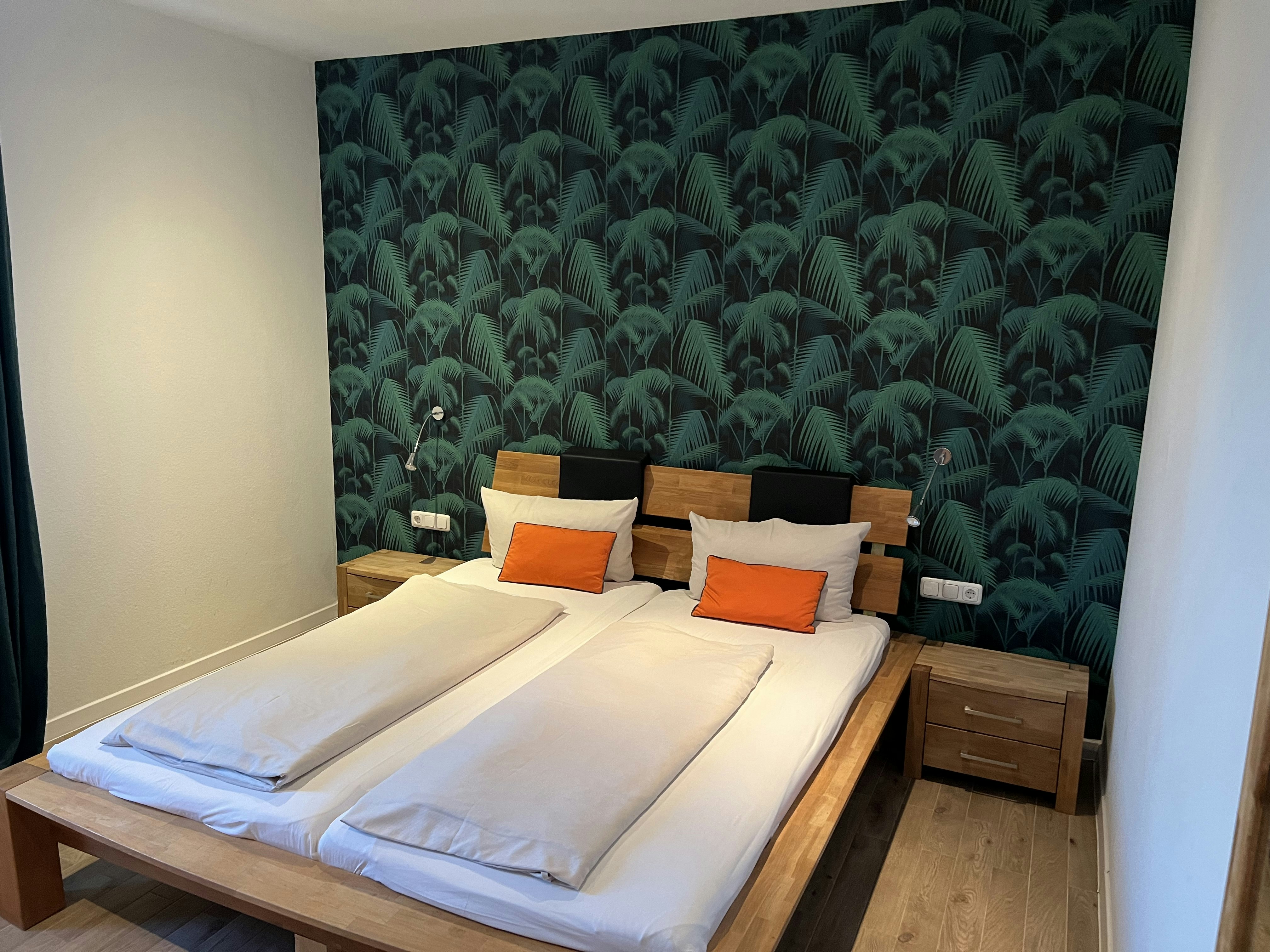 Hotel Attache 6/30
