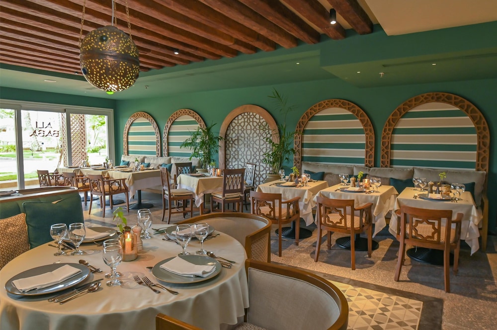 restaurant cafeteria