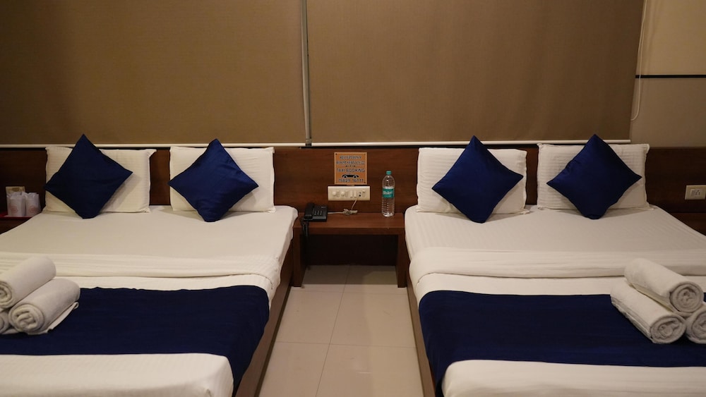 Oyo 4116 Hotel Satyug 9/25
