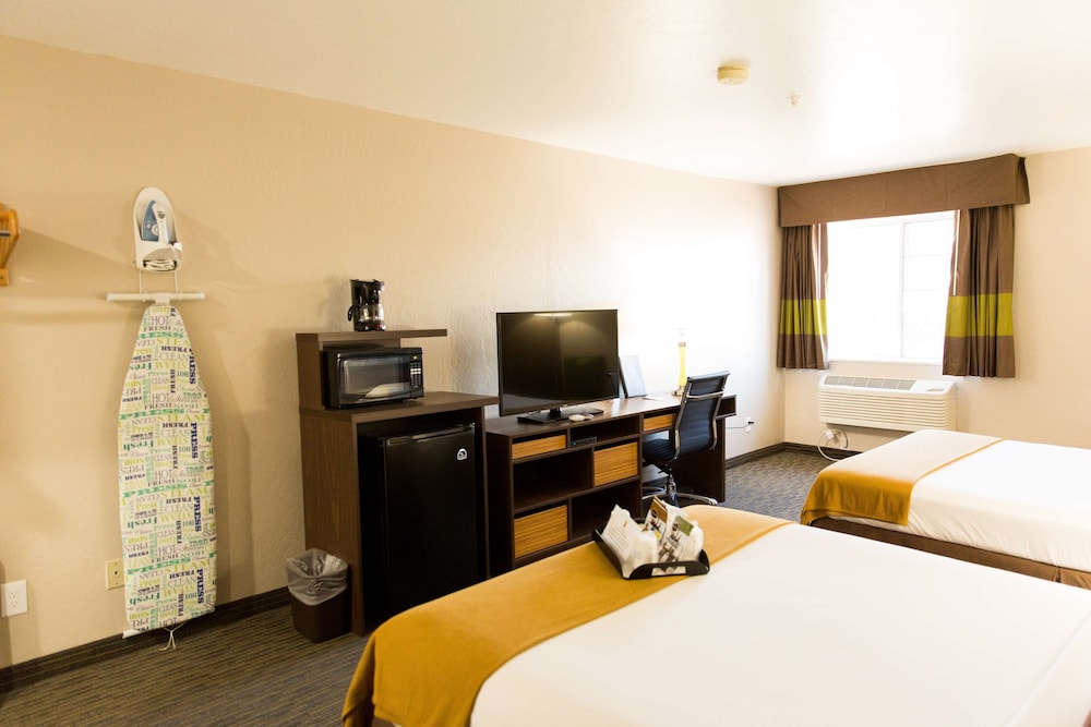 Super 8 by Wyndham Wickenburg AZ 28/32