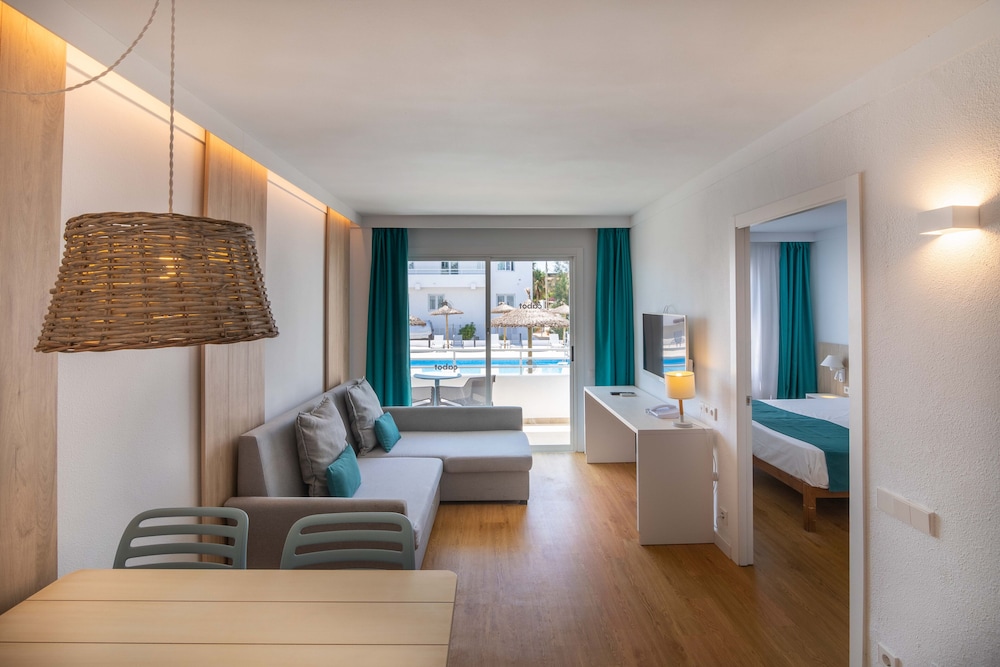 Cabot Hobby Club Apartments 31/63