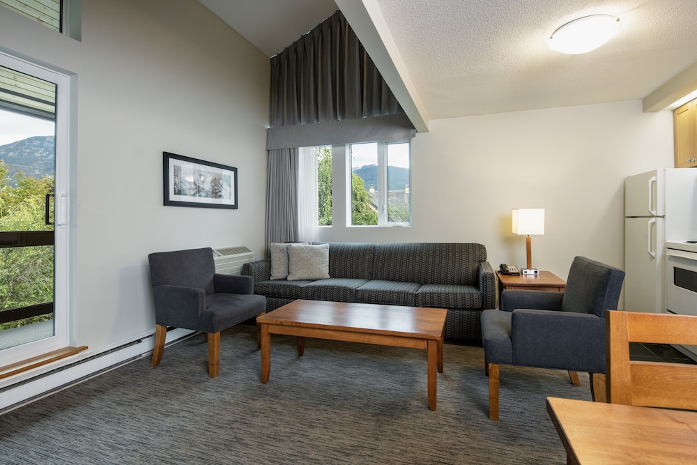 Whistler Village Inn Suites 44/73