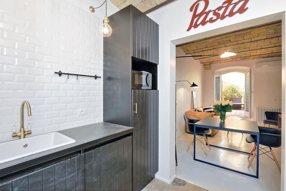 Design Flat for 4 near Colosseum 22/24