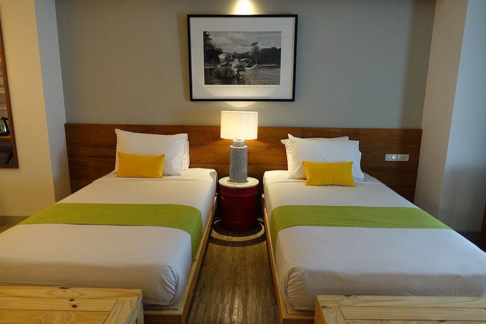 Nandha Hotel 26/71