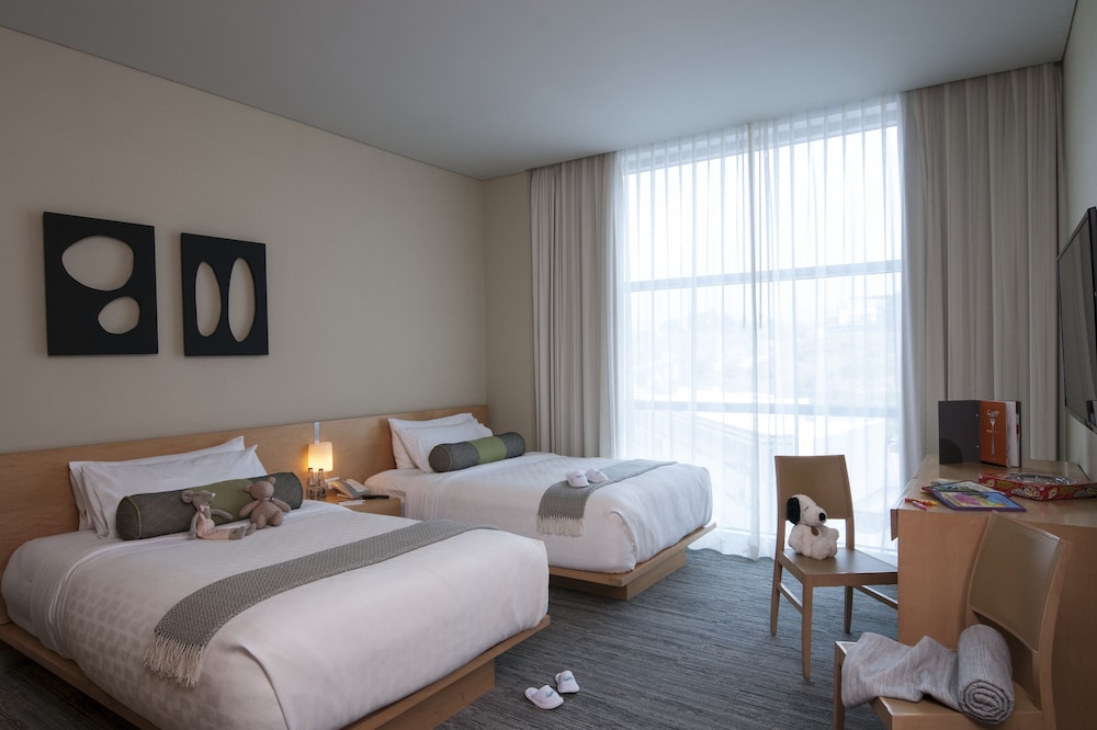 MASTER, SUITE