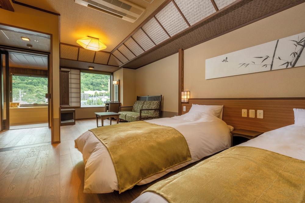 Universal, Twin Beds, Hot Spring Bath