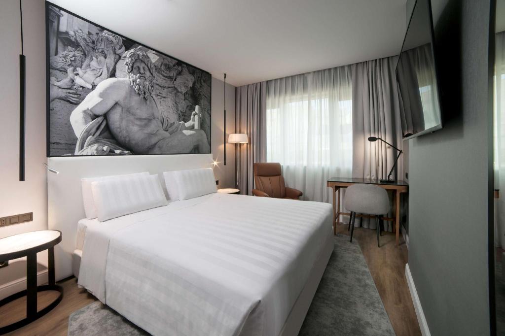غرفة قياسية بسرير كوين، Radisson Blu Ghr Hotel Rome 2/10