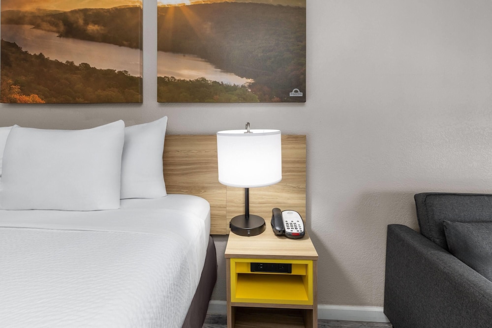 Days Inn by Wyndham Branson Ozarks photo5