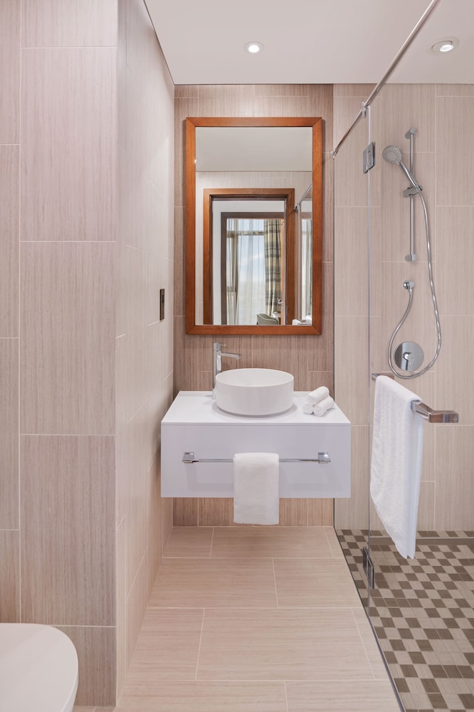 Staybridge Suites Dubai Al-Maktoum Airport 15/58