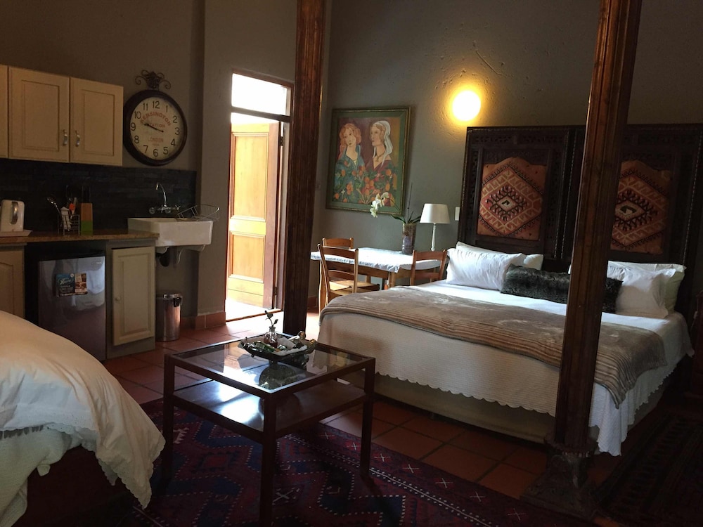 Waterhouse Guest Lodges 295 Indus Street 21/50