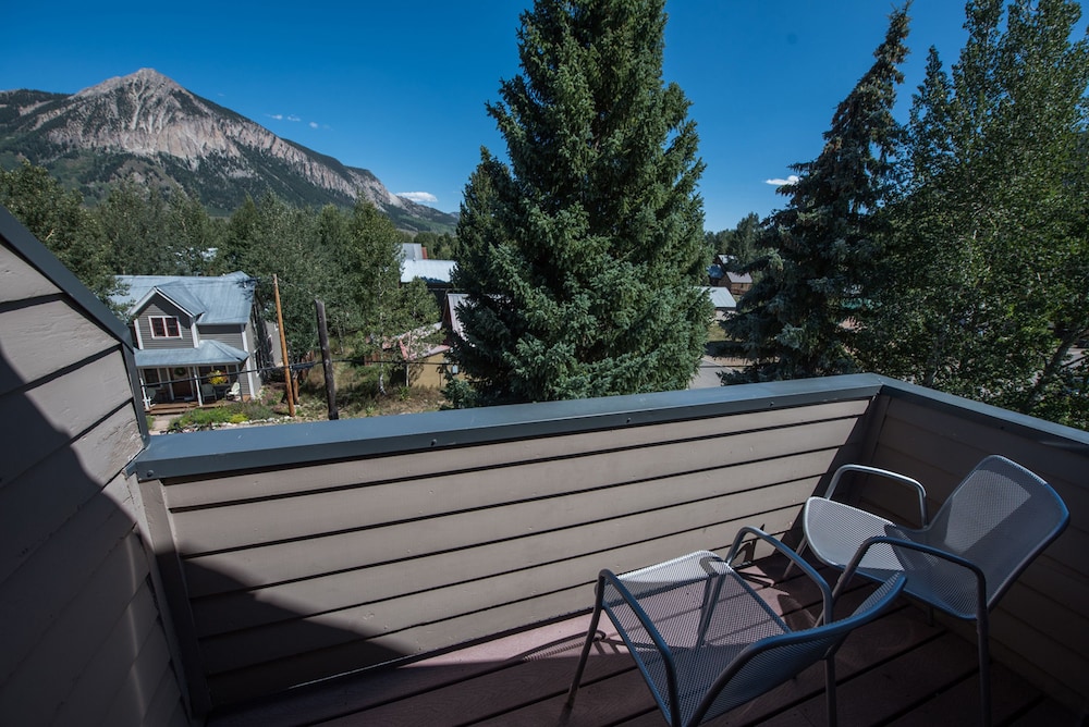 ELK MOUNTAIN LODGE 43/61