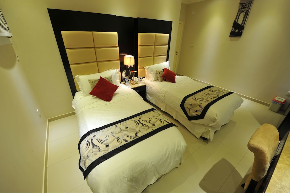 أجنحة الجنادرية 7(Al Janaderia Suites 7) 7/23
