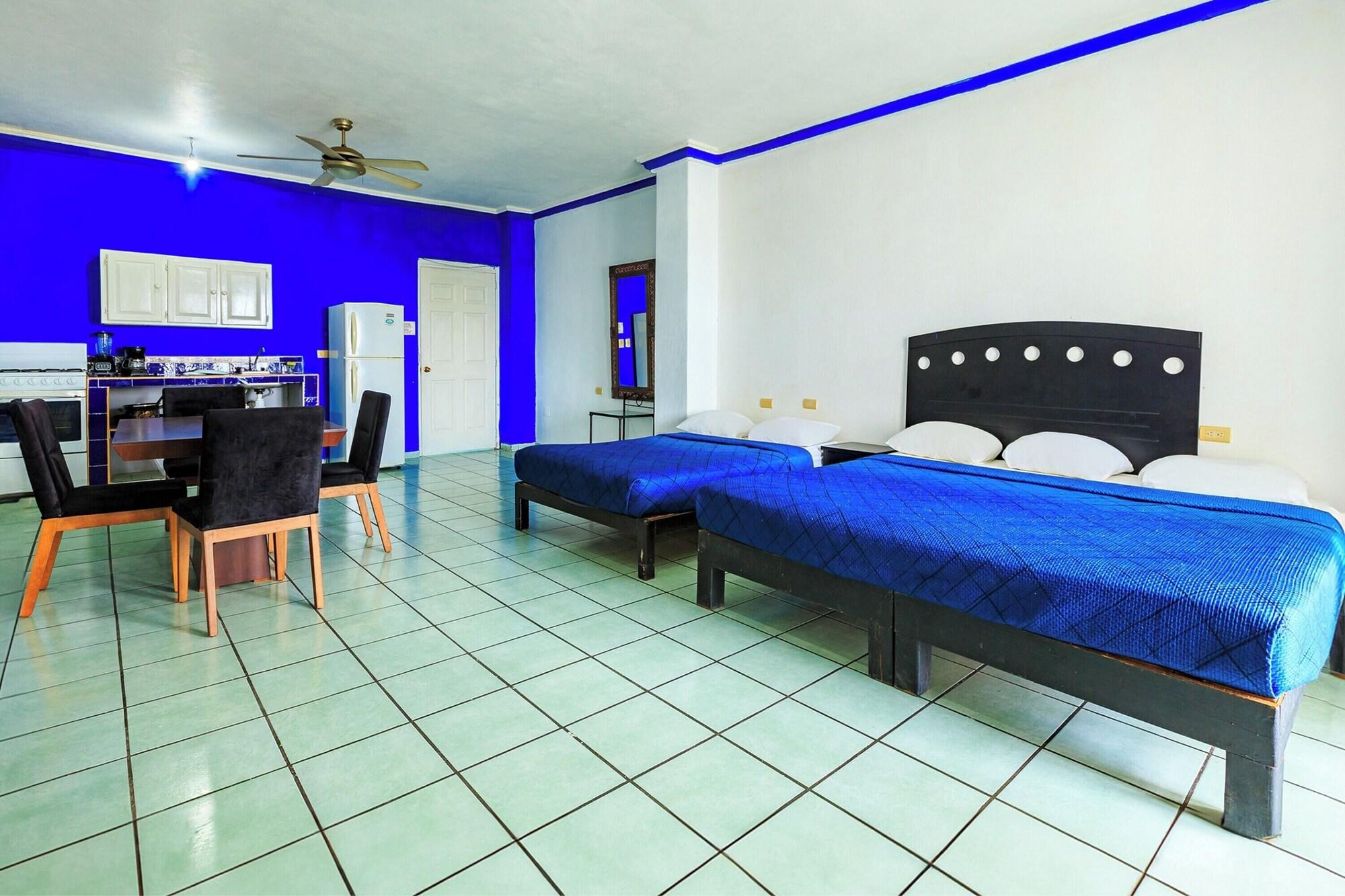 Deluxe, Twin Beds