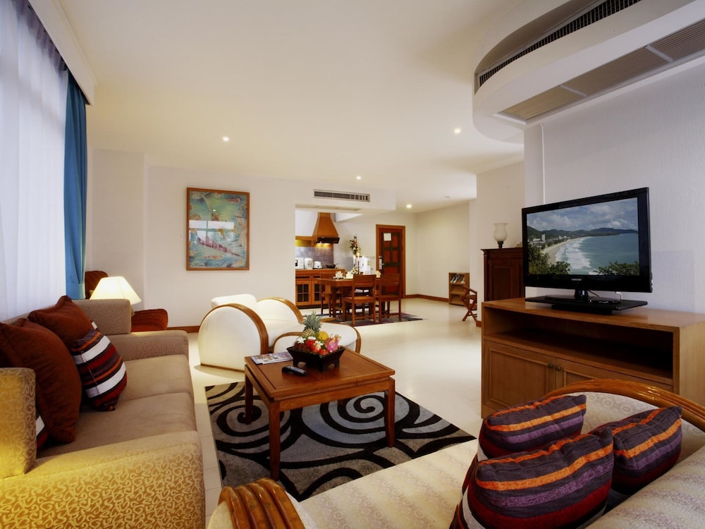 Waterfront Suites Phuket by Centara 44/76