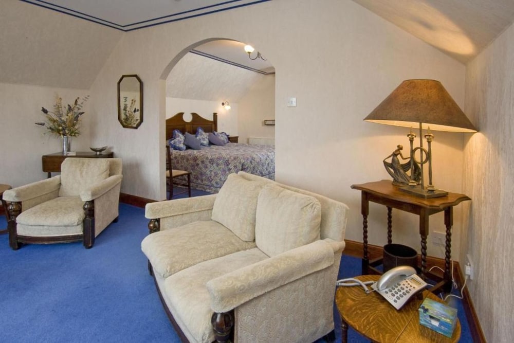 Falls of Lora Hotel 31/33