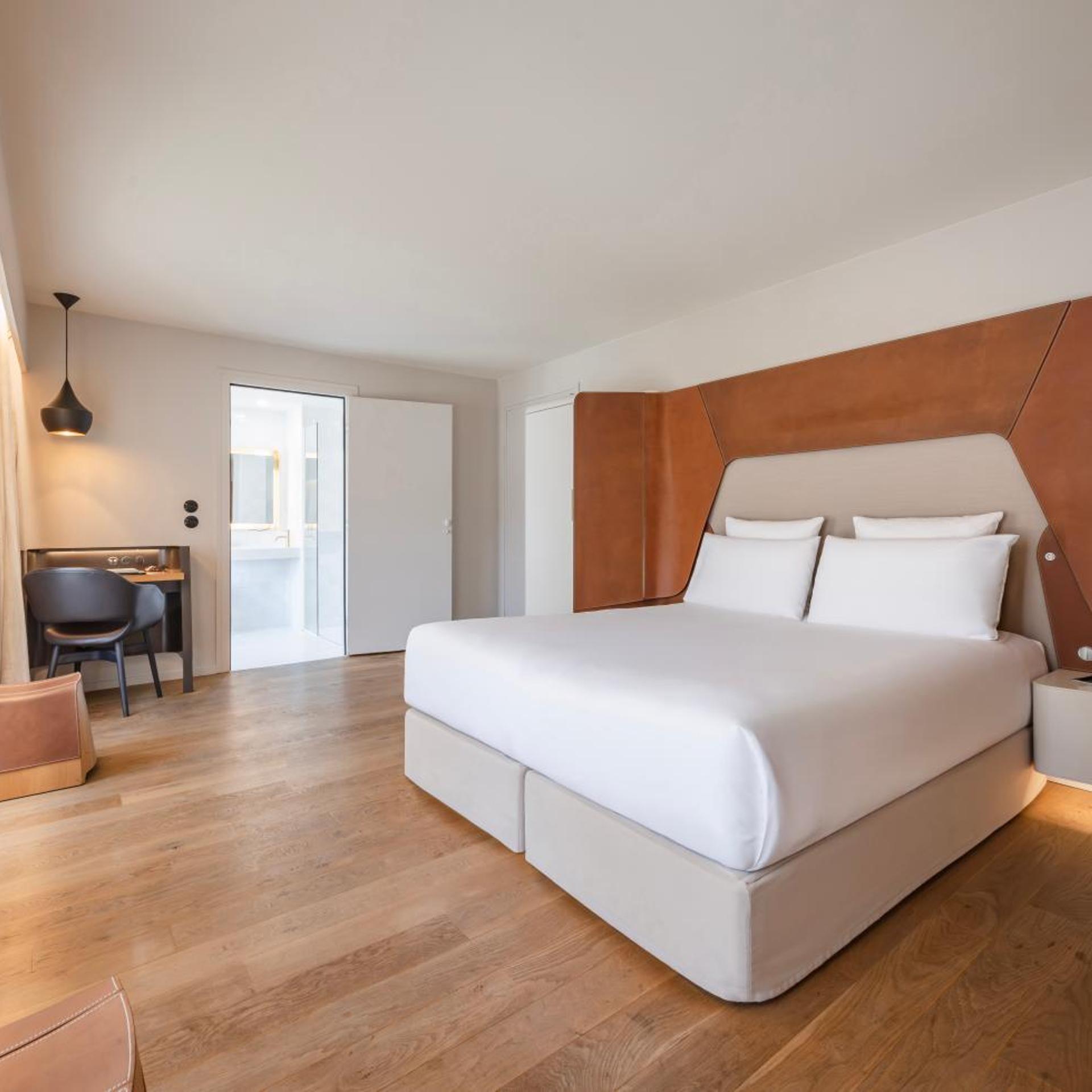 Deluxe, Double Bed