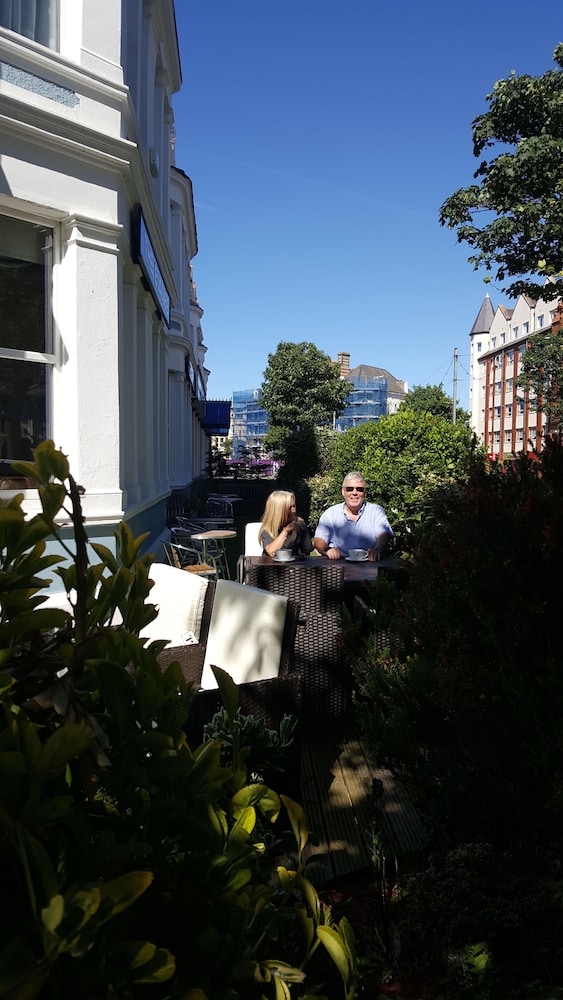 Evans Hotel 32/37