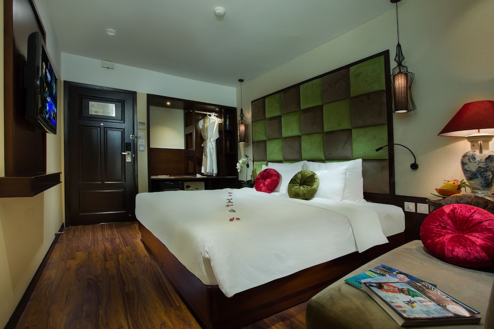 Ambassador Hanoi Hotel & Travel 9/40