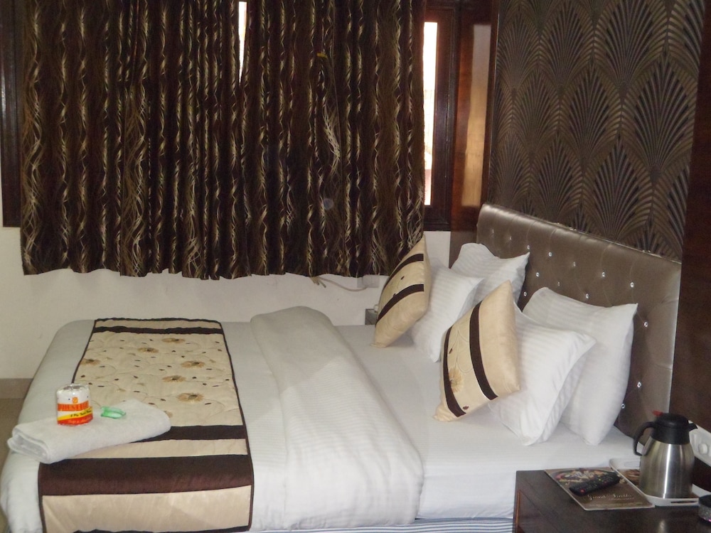 Check In Room RK Ashram 22/37