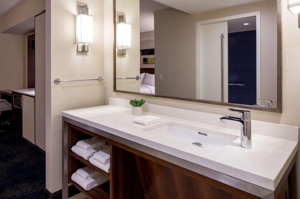 Hilton Garden Inn Waikiki Beach 23/68