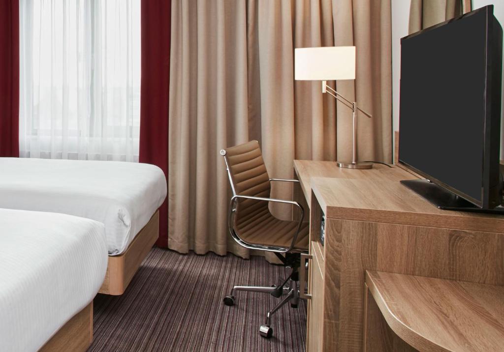 Standard, Twin Beds