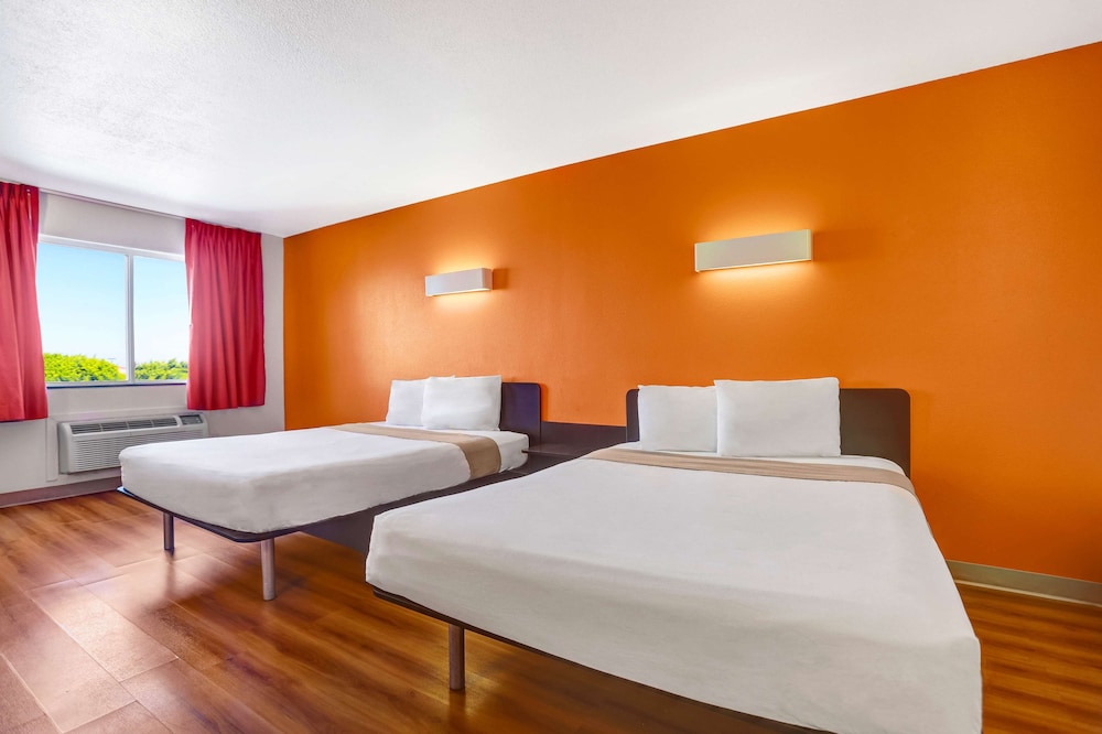 Americas Best Value Inn Apache Junction 24/56