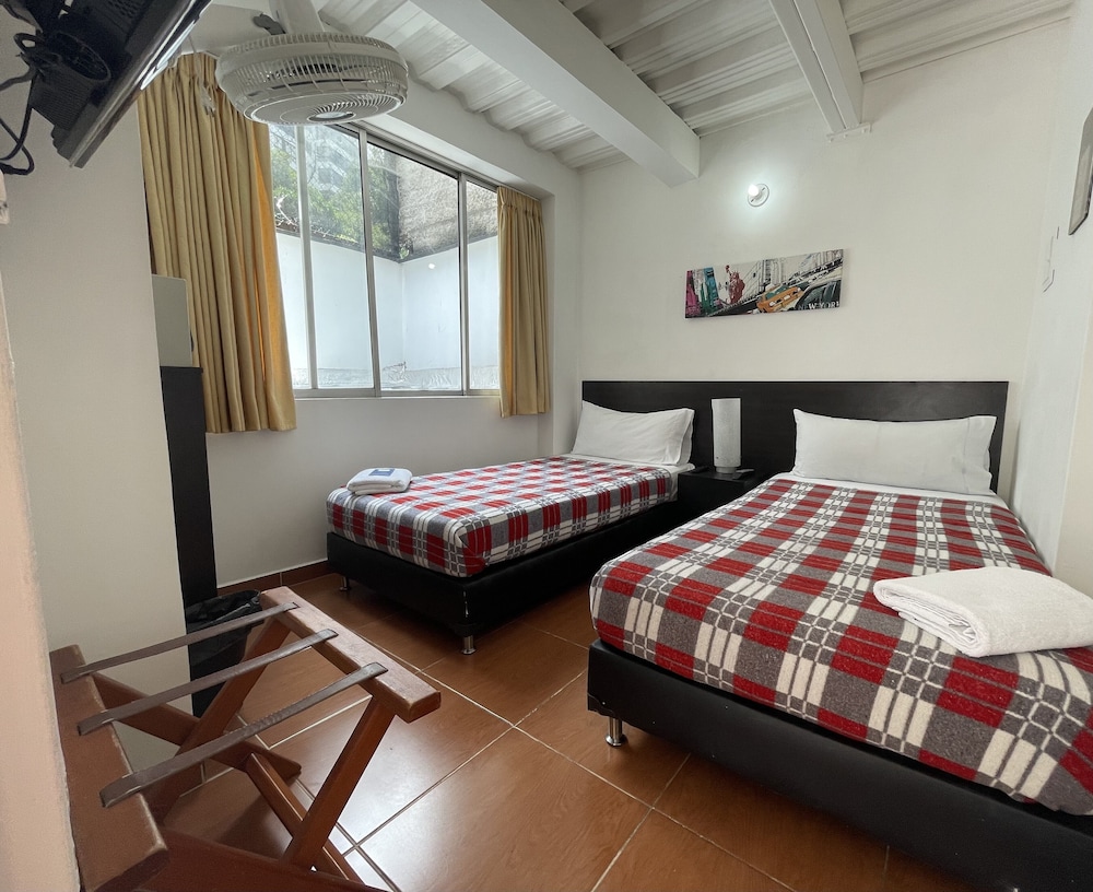 Hostal Lleras Calle 8 13/49