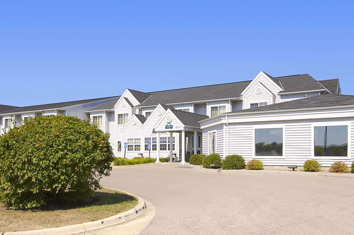 Days Inn By Wyndham Faribault 8/10