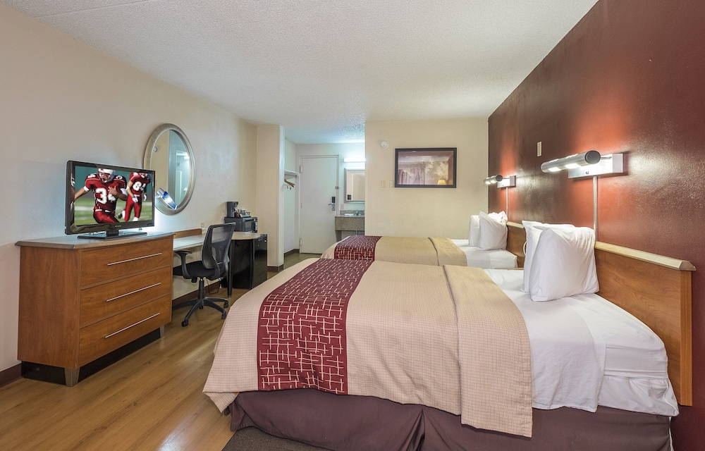 Red Roof Inn and Suites Cleveland - Elyria 11/64
