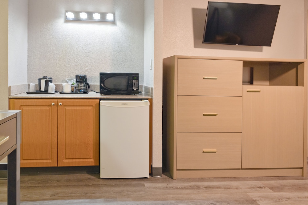 The Palms Inn & Suites 32/45