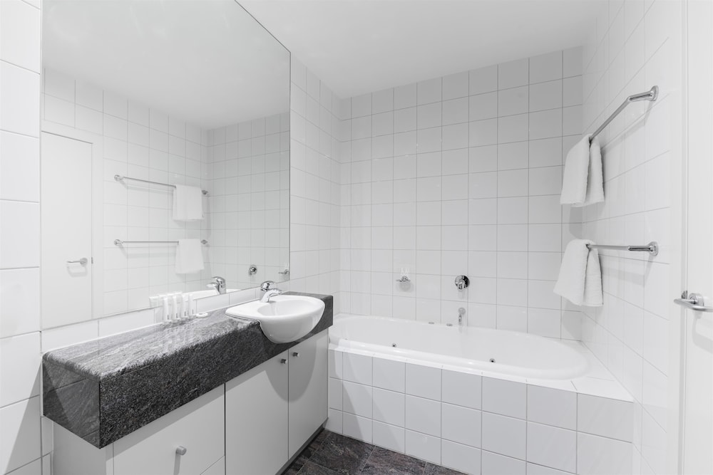 Adina Apartment Hotel Melbourne On Flinders 56/61