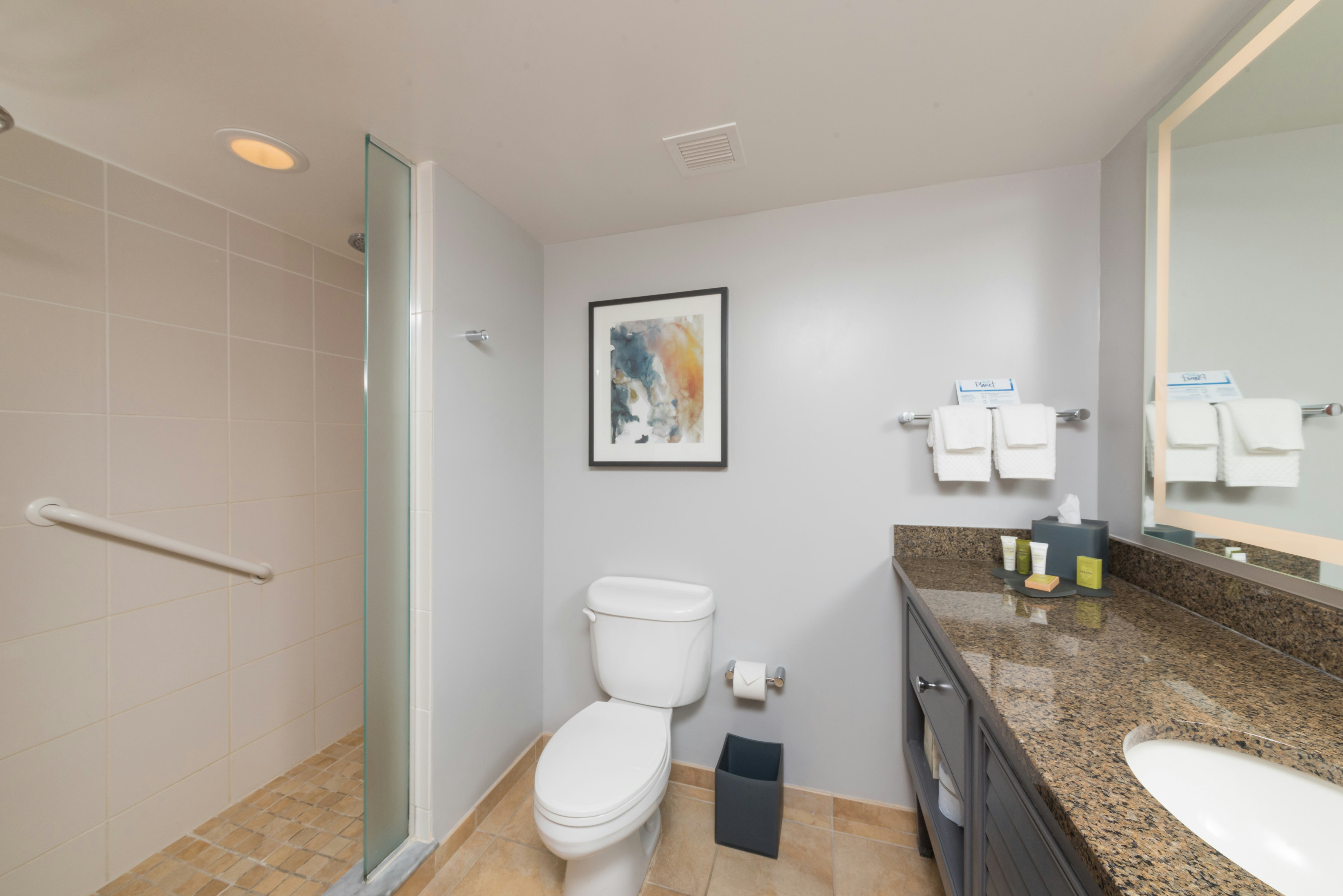غرفة بسرير كينج بإطلالة على البحر بشرفة، Hilton Melbourne Beach Oceanfront 3/4