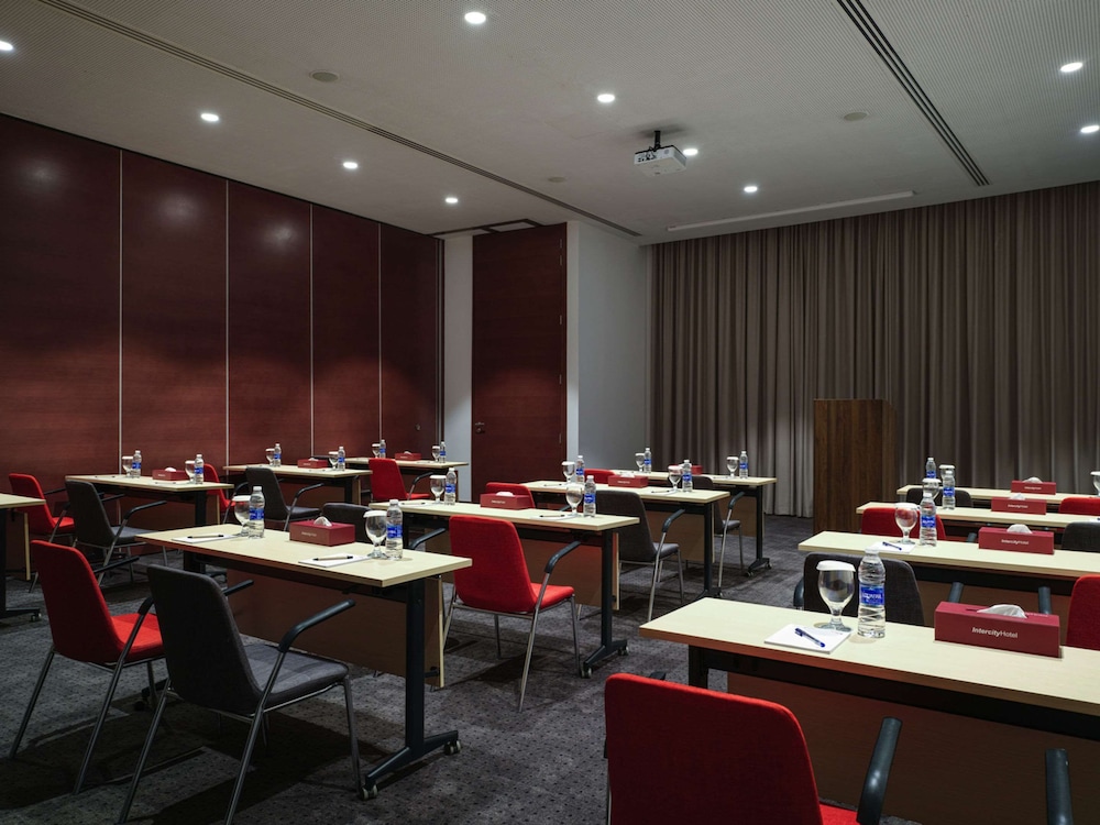 Intercity Hotel Muscat 37/47