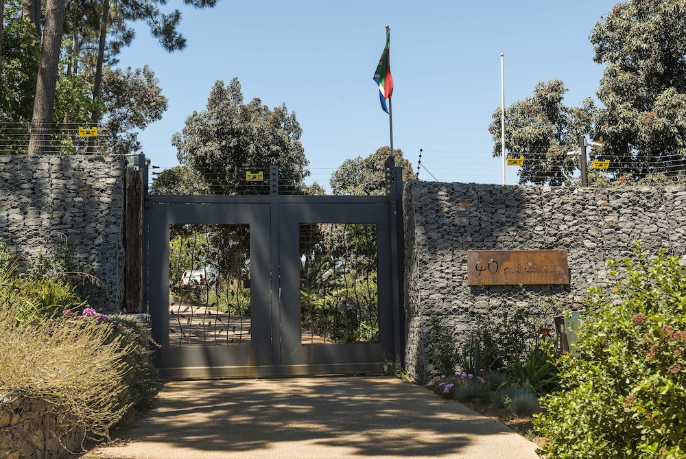 Spanish Farm Guest Lodge 82/90