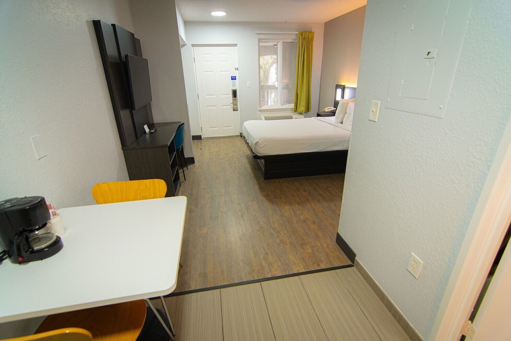 Studio 6 Extended Stay - Coral Springs, FL - Fort Lauderdale 34/60