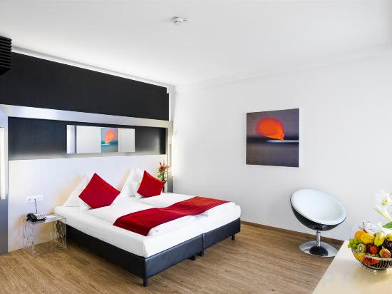 2 Queen Beds