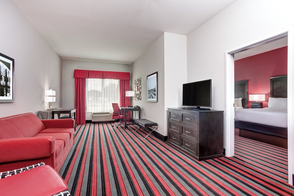 Holiday Inn Hotels And Suites Lafayette North 38/55