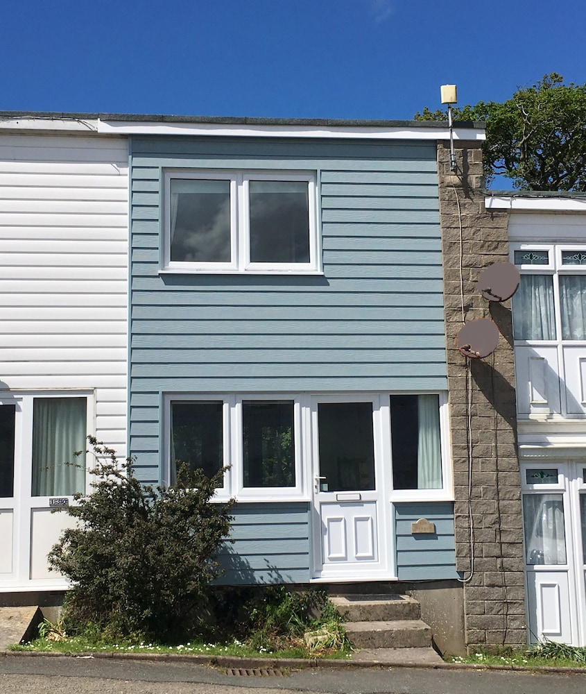 Freshwater Bay Holiday Cottages 3/50
