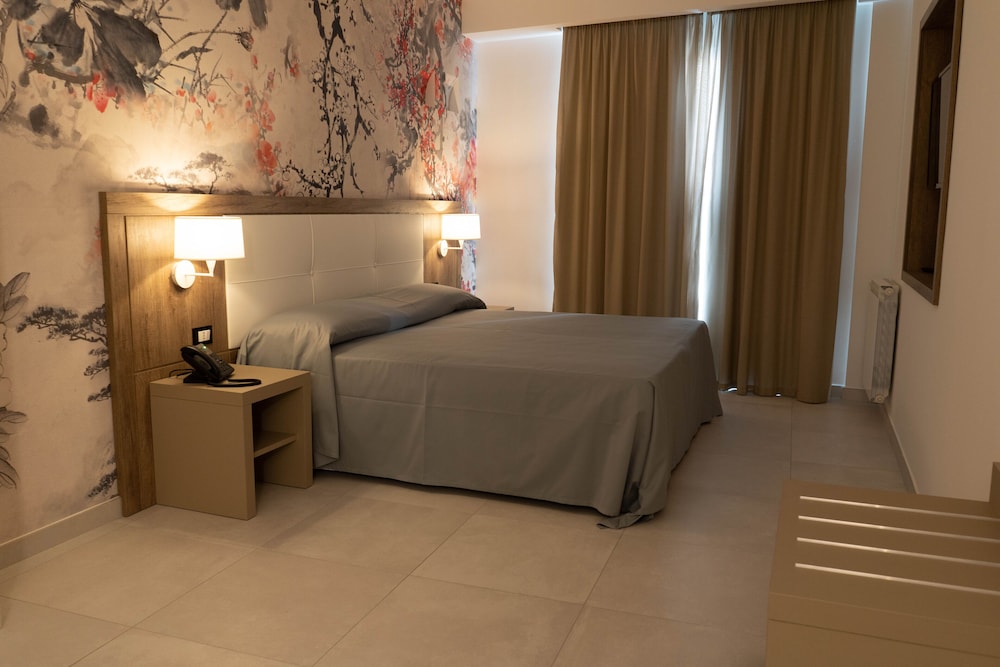 BUSINESS, SINGLE, DOUBLE BED
