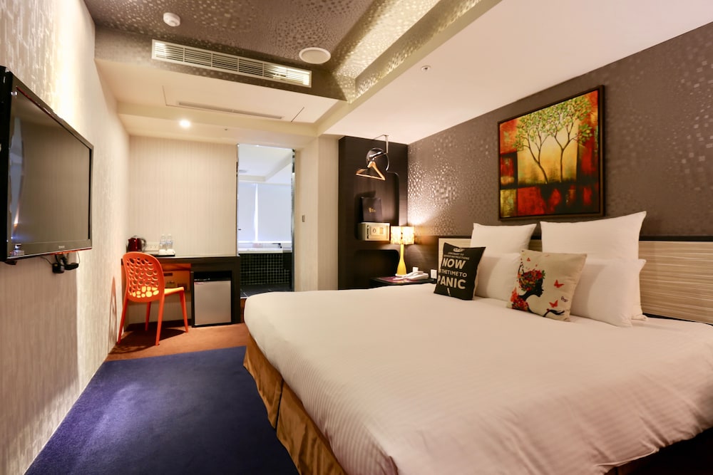 V One Vogue Hotel 16/50