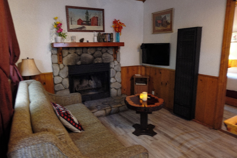 Sleepy Hollow Cabins and Hotel 35/50