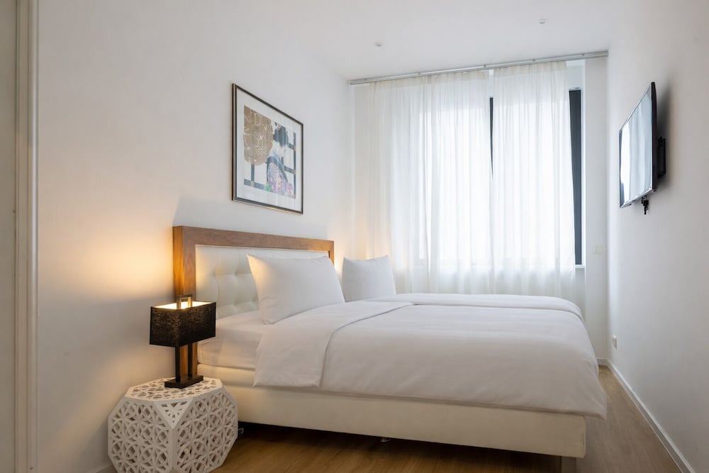 CLASSIC, SUITE, QUEEN BED