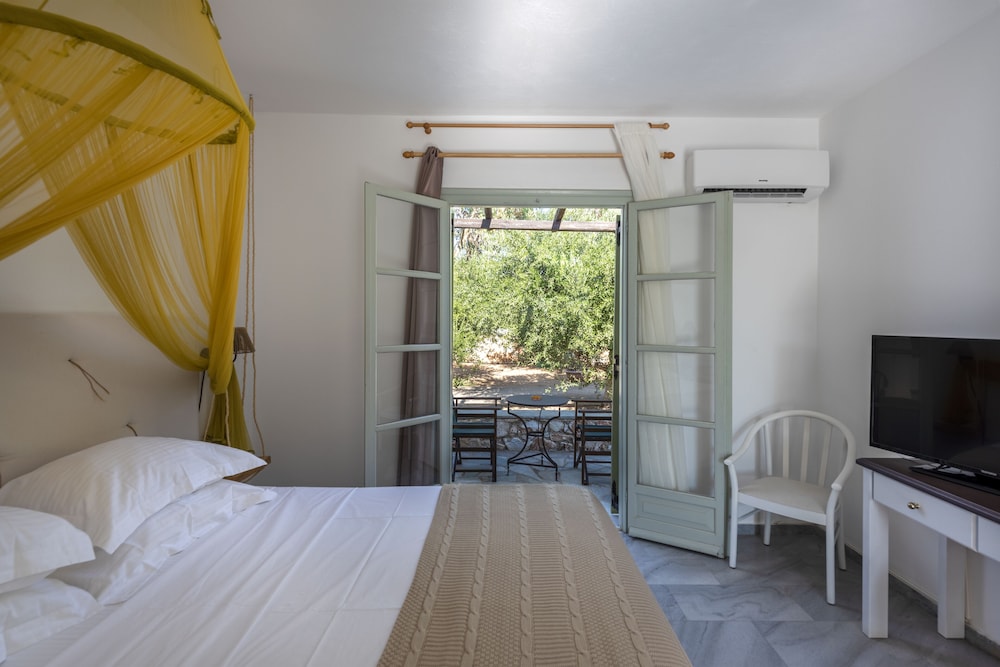 PAROSLAND HOTEL 27/75
