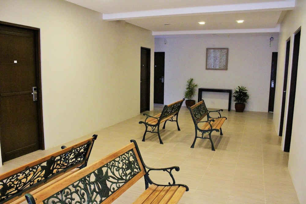 Coron Visitors Hotel 44/69