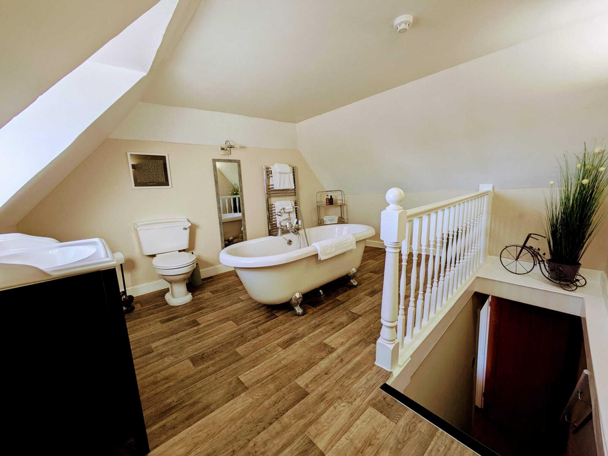 Four Poster, Double Bed, Bathtub