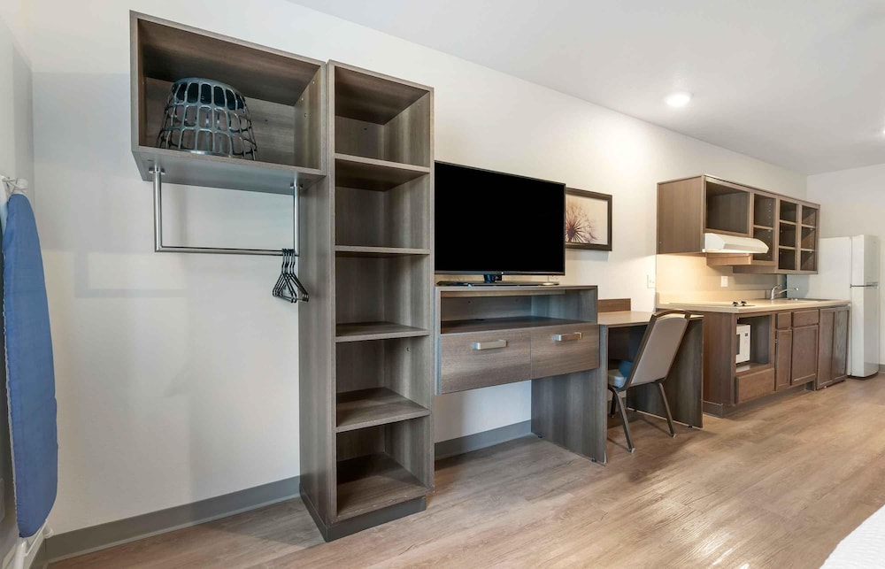 WoodSpring Suites Portland North Gresham 40/53