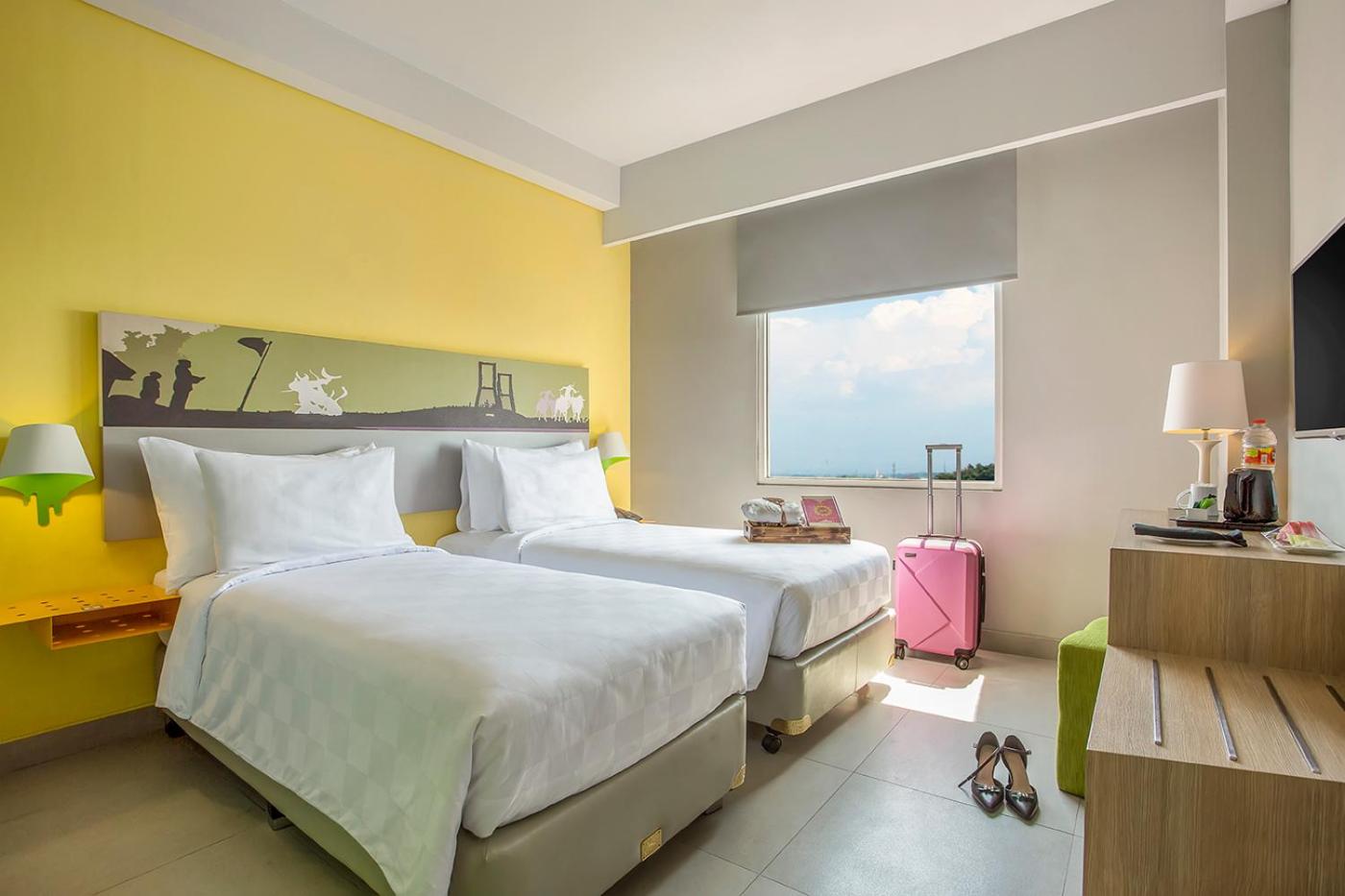 Superior, Deluxe, Twin Beds